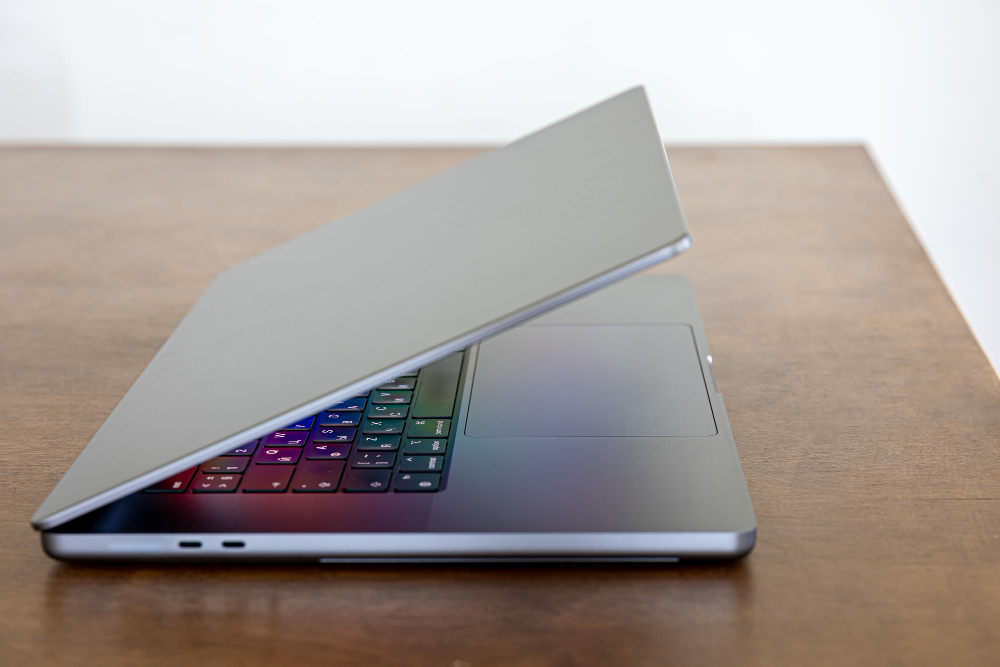 UltraSlim Pro 15&Prime; Laptop (16 GB RAM / 512 GB SSD)